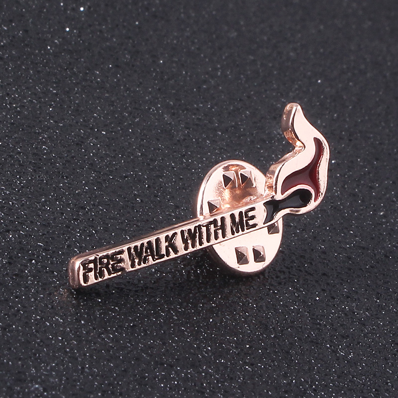 Twin Peaks Enamel Badge Brooch - Jeans Shirt Fashion For Men recension och pris